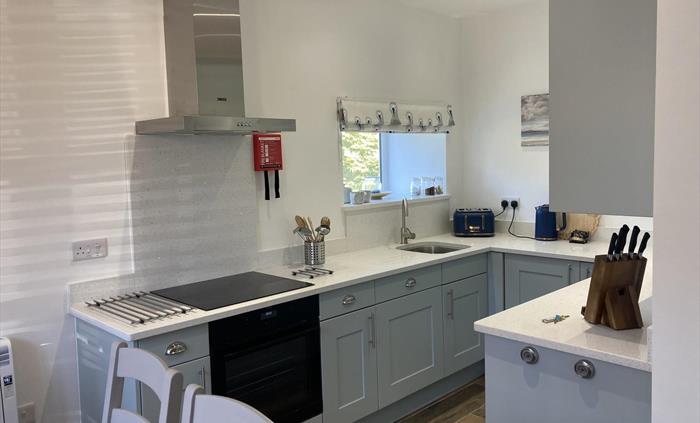 Fully equipped for 6 people with oven, hob, dishwasher, fridge and freezer.
